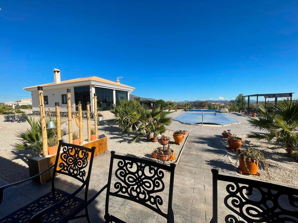 Villa for Sale in Pinoso