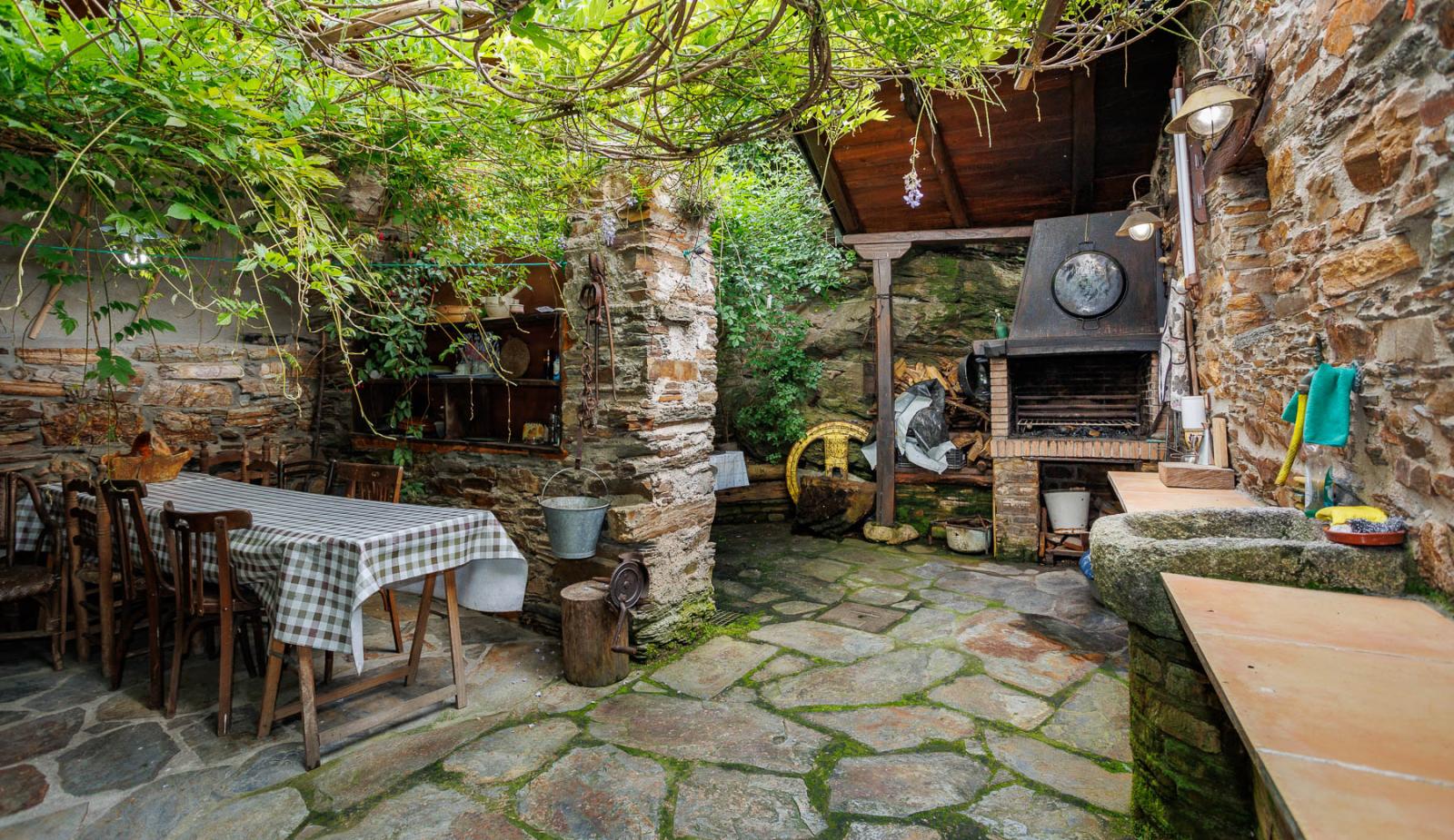Premise for Sale in Navia de Suarna