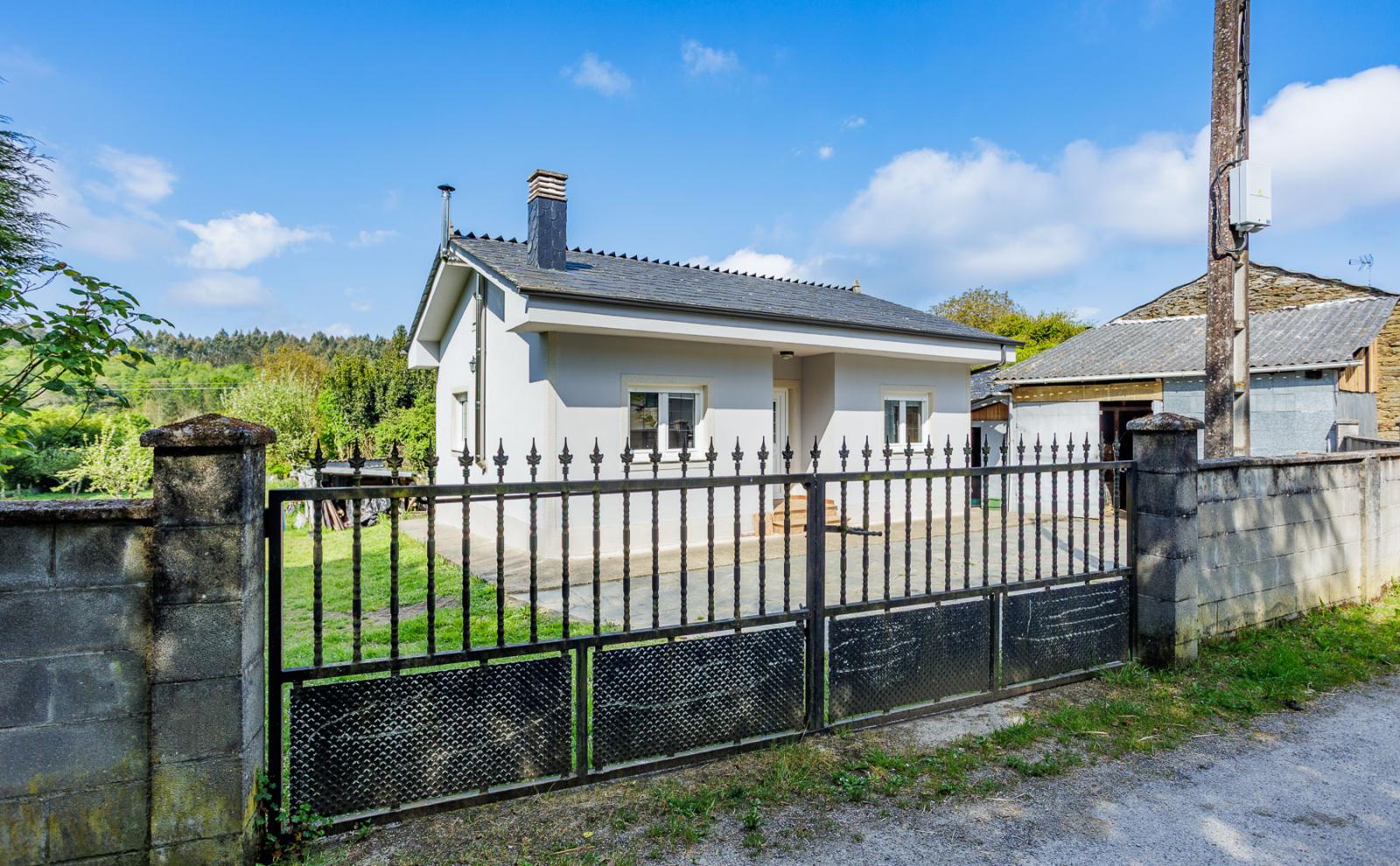 Chalet for Sale in Pol