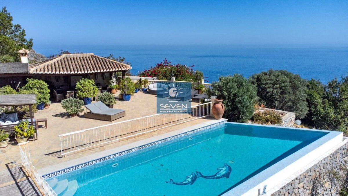 Villa for Sale in Almuñécar