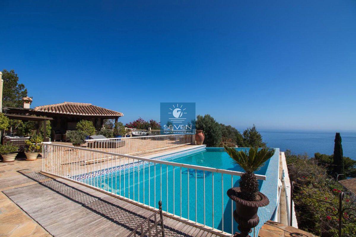 Villa for Sale in Almuñécar