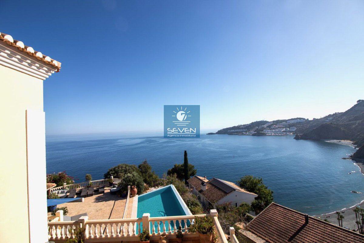 Villa for Sale in Almuñécar