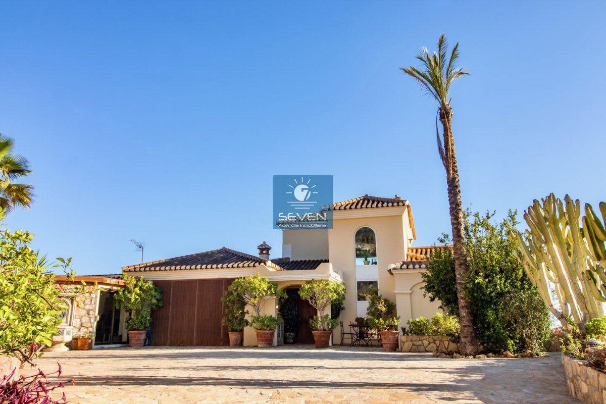 Villa for Sale in Almuñécar