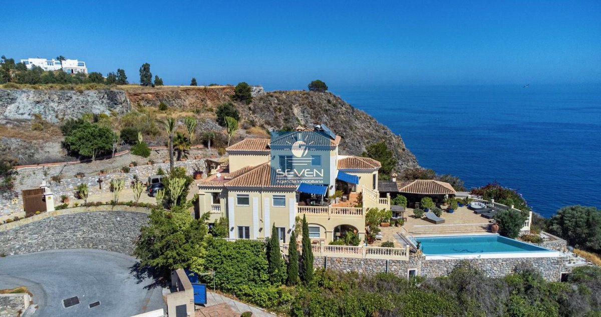 Villa for Sale in Almuñécar