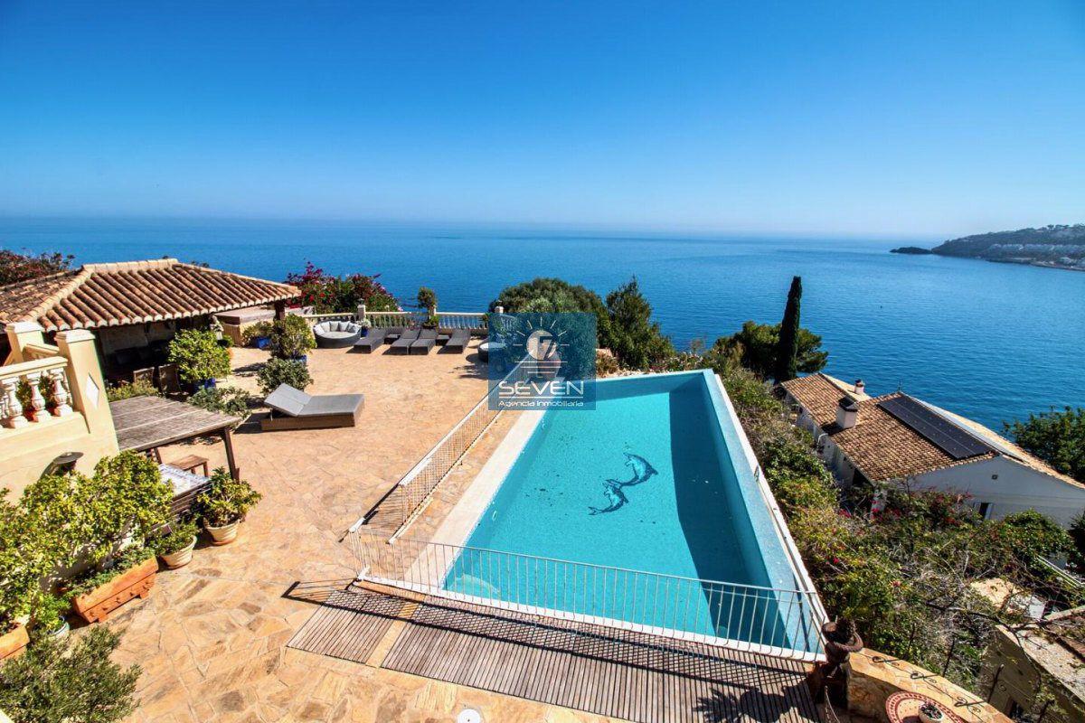 Villa for Sale in Almuñécar