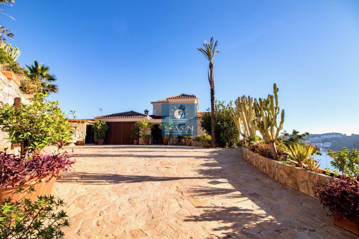 Villa for Sale in Almuñécar