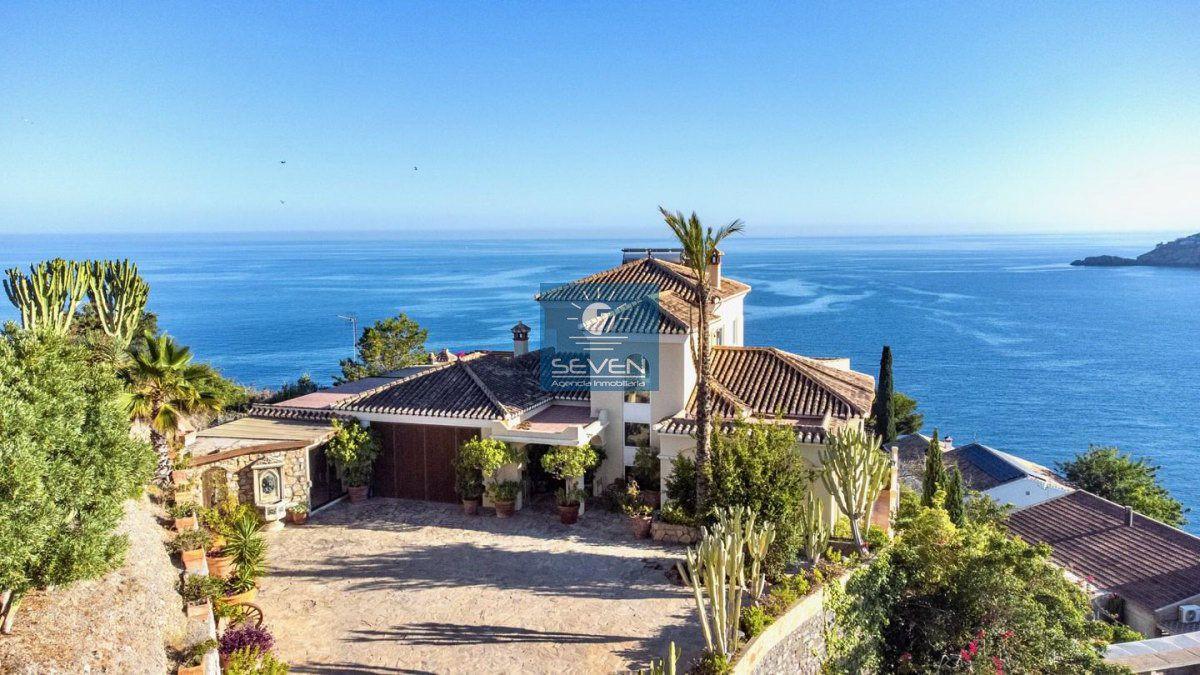 Villa for Sale in Almuñécar