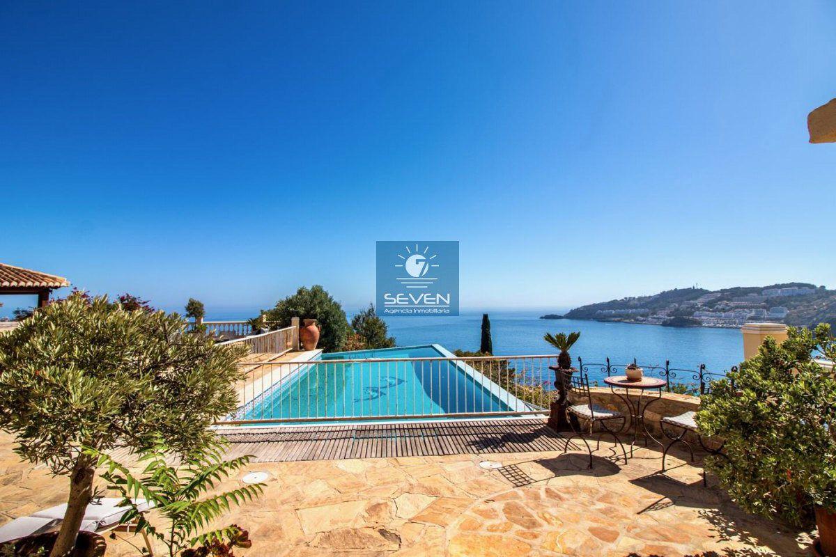 Villa for Sale in Almuñécar
