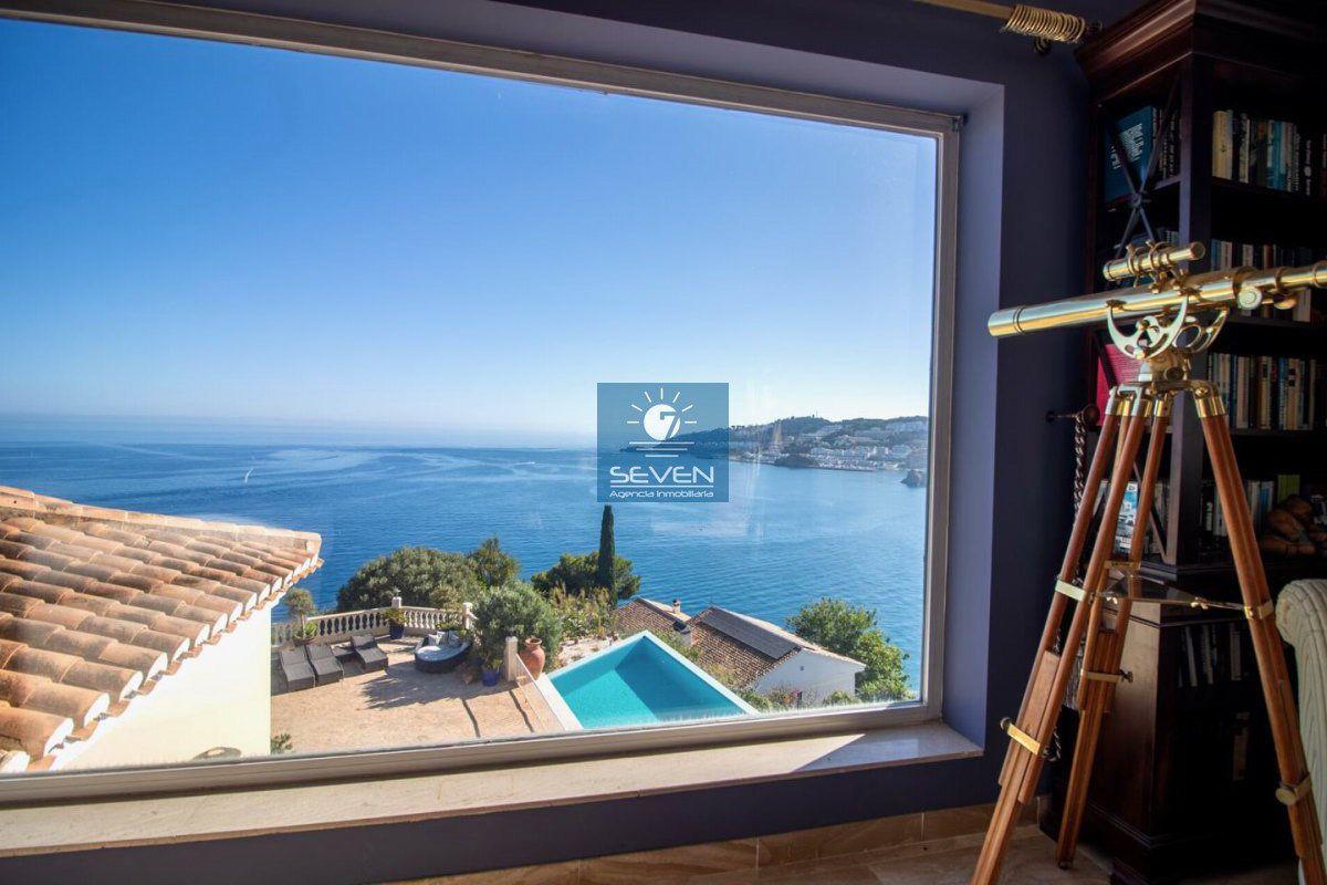 Villa for Sale in Almuñécar
