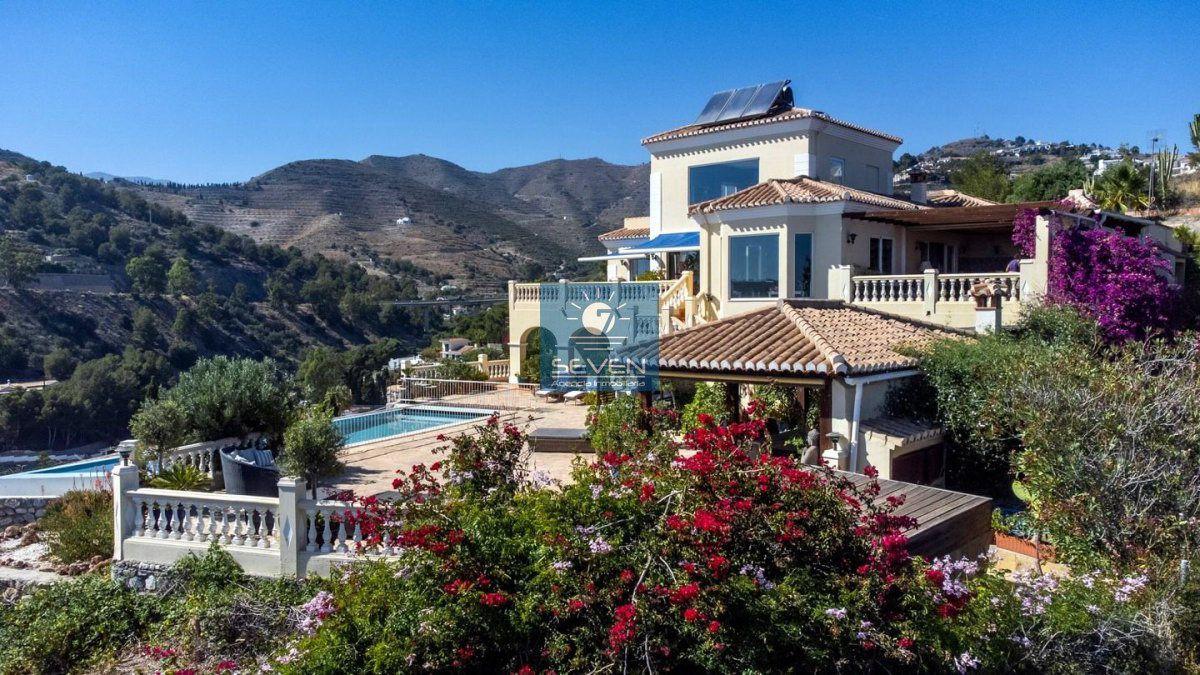 Villa for Sale in Almuñécar
