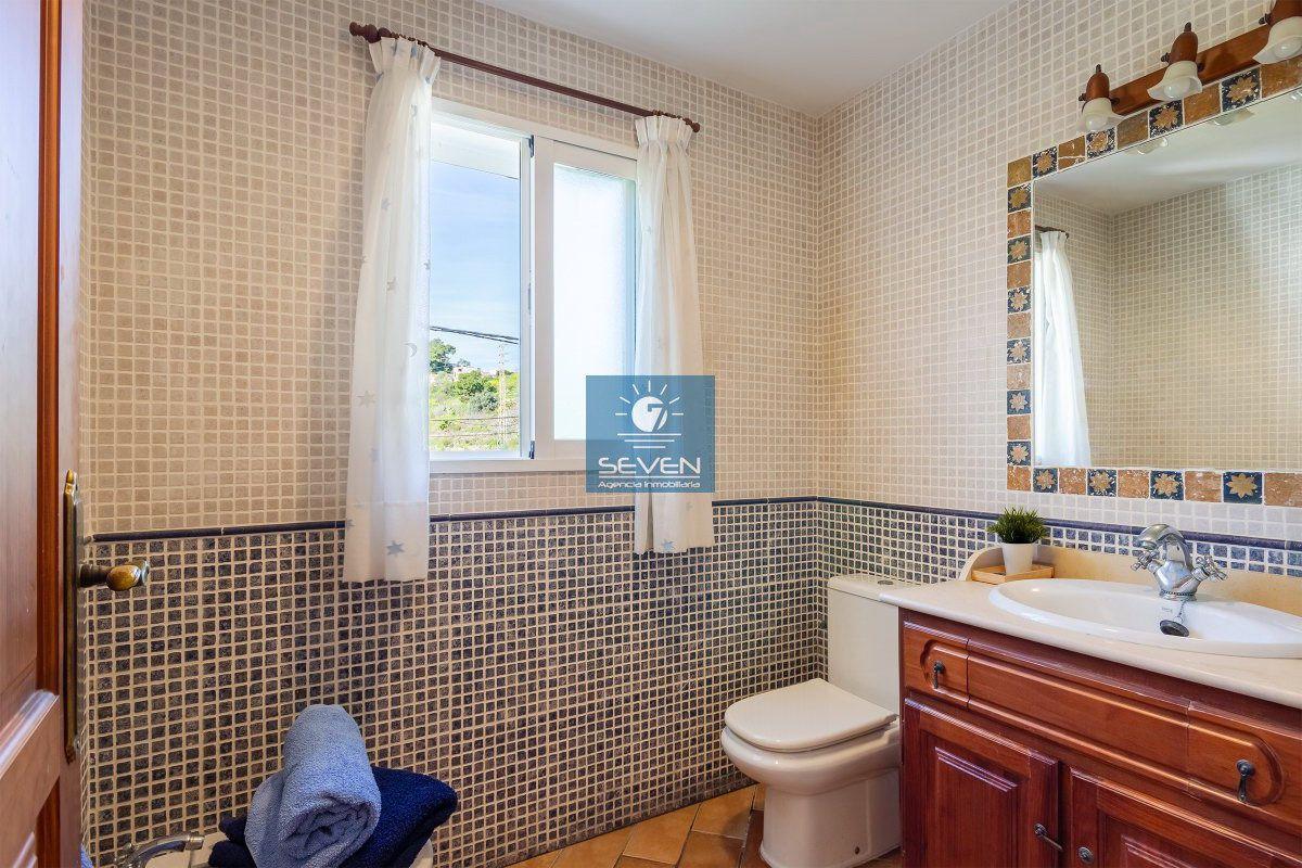 Villa for Sale in Almuñécar
