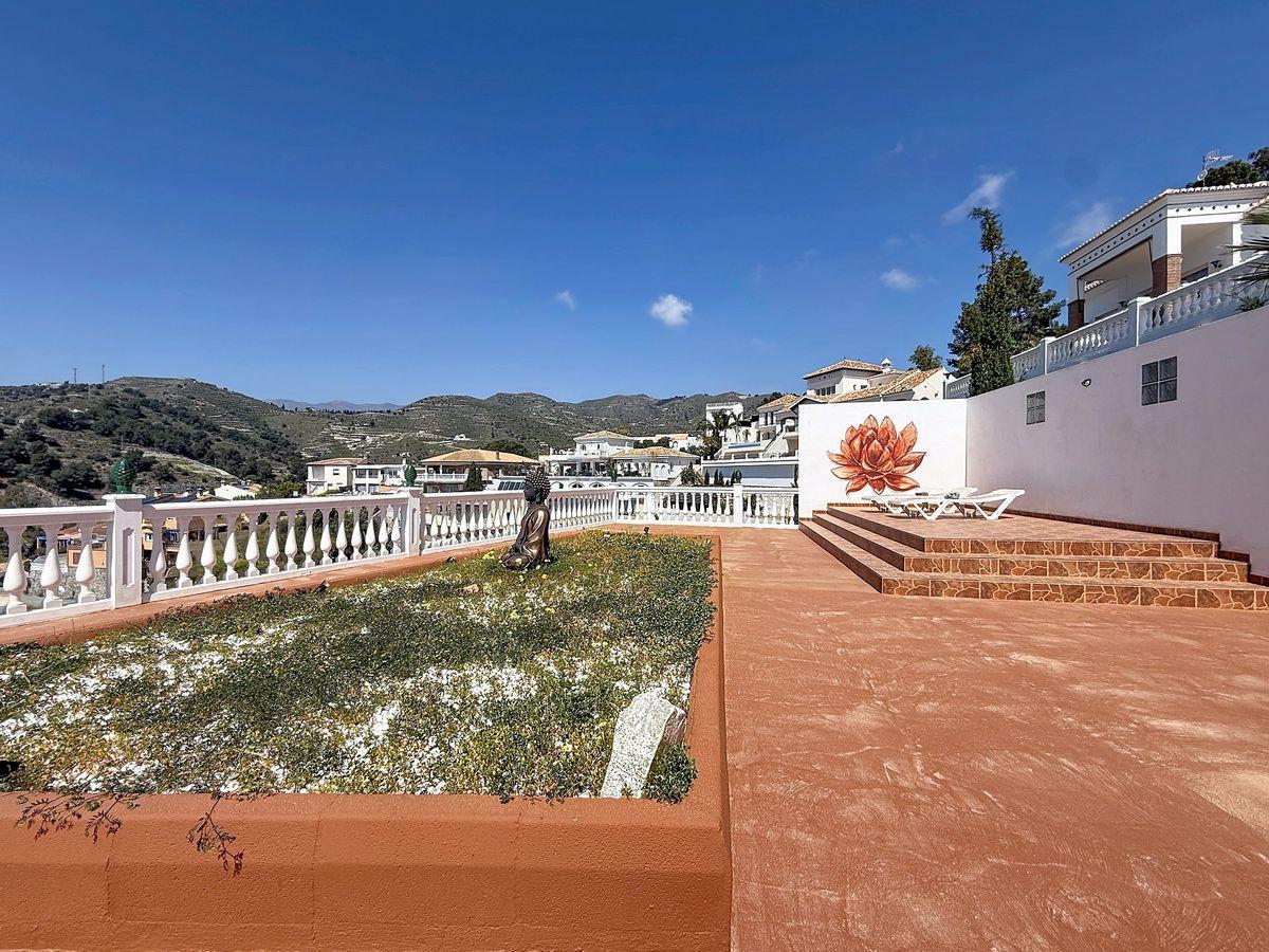 Villa for Sale in Almuñécar
