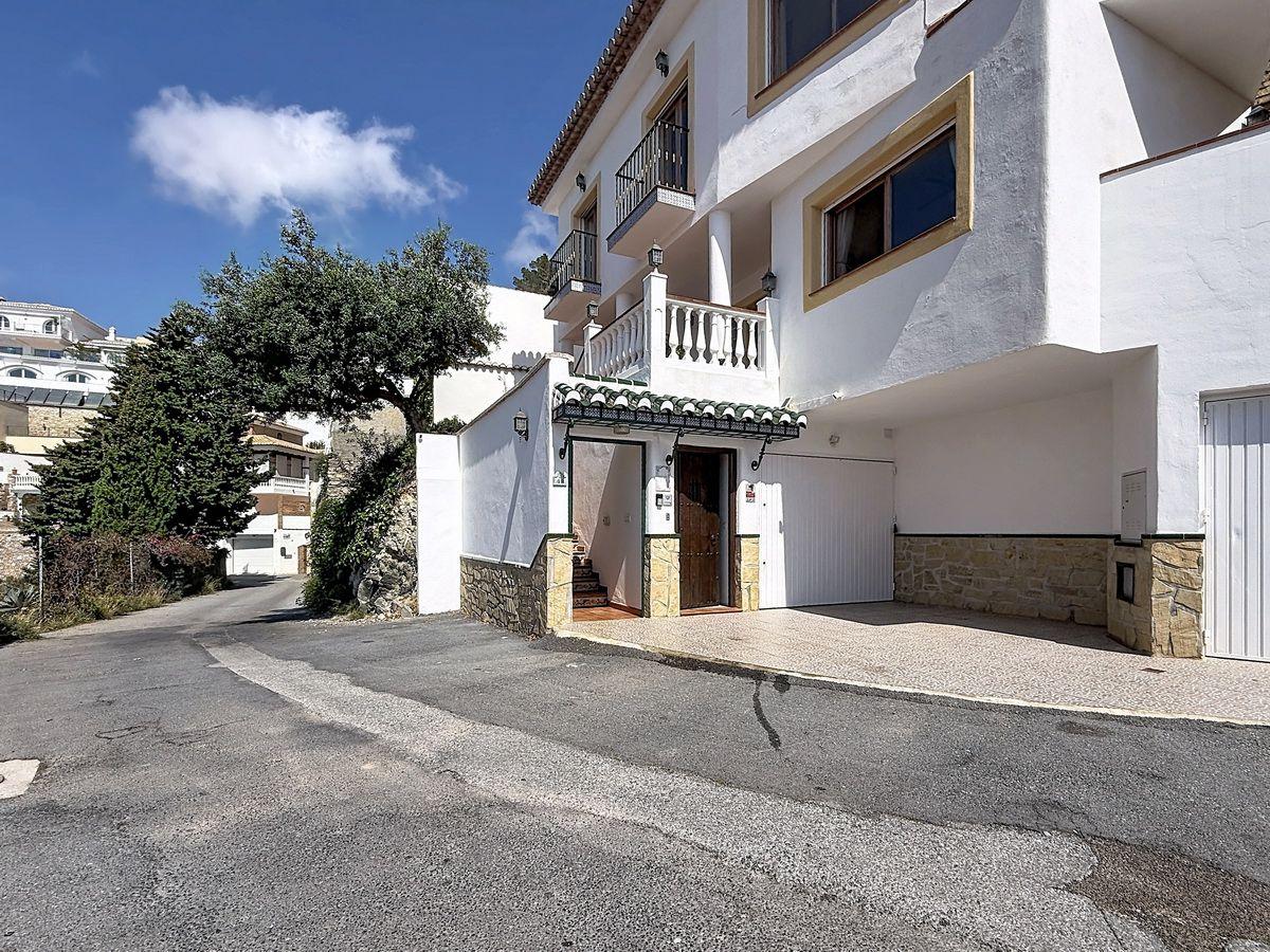Villa for Sale in Almuñécar