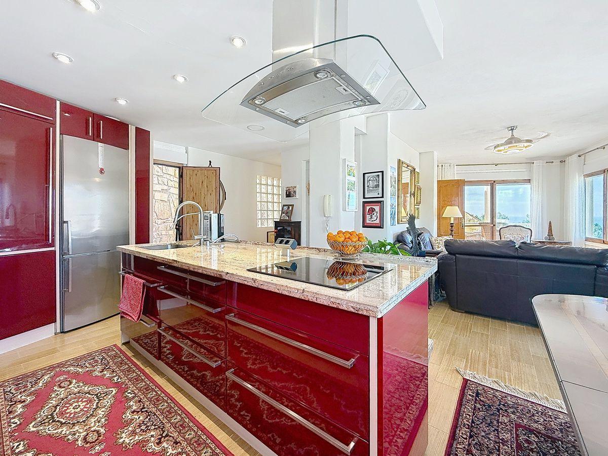 Villa for Sale in Almuñécar