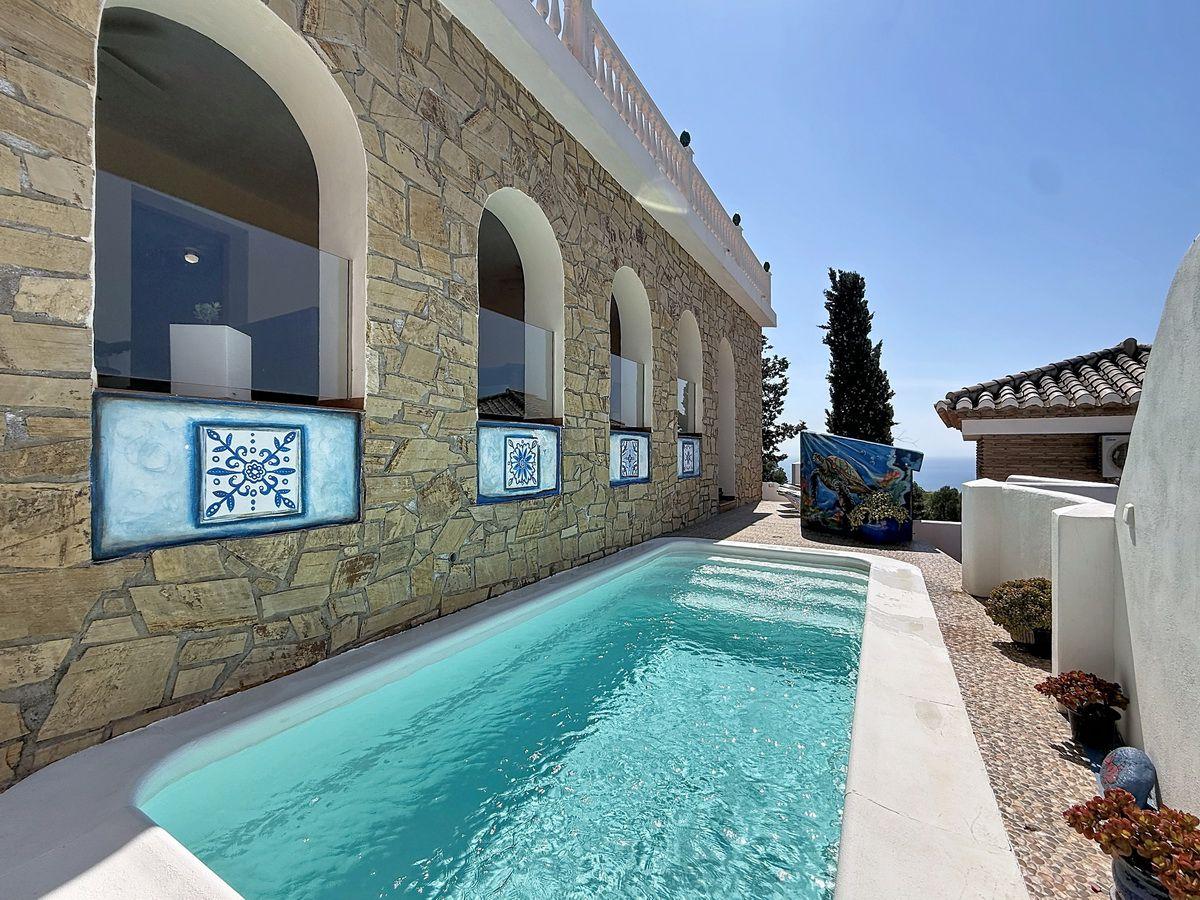 Villa for Sale in Almuñécar