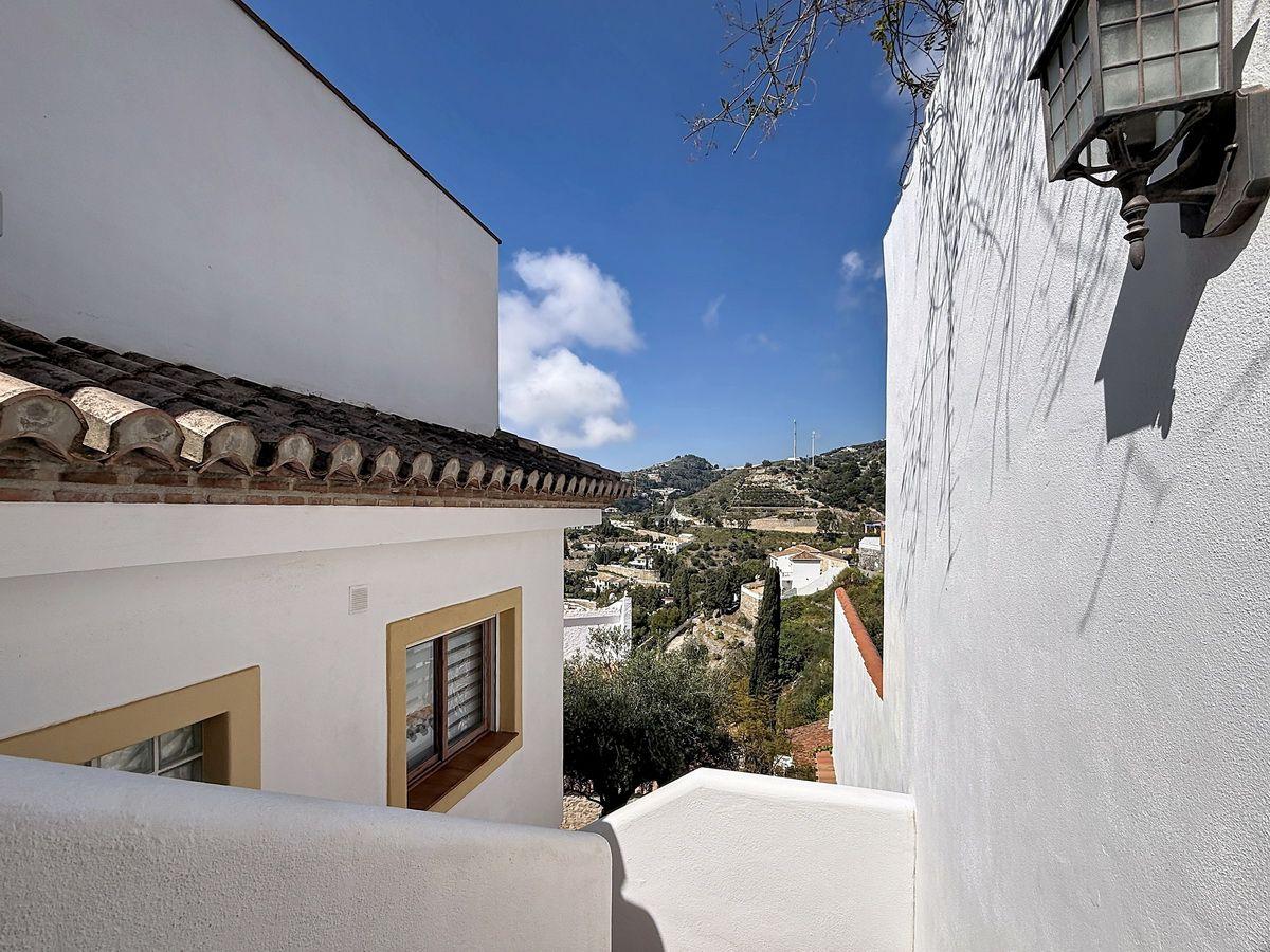 Villa for Sale in Almuñécar
