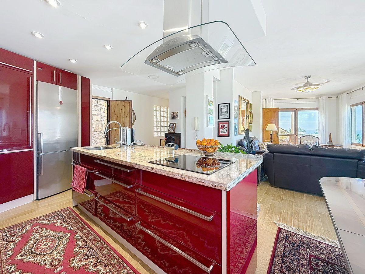 Villa for Sale in Almuñécar