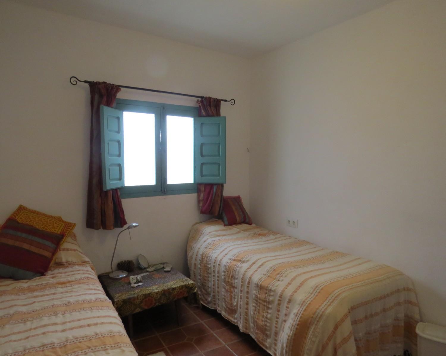 House for Sale in Cádiar