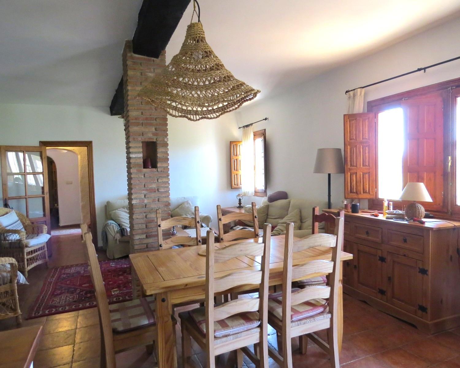 House for Sale in Válor