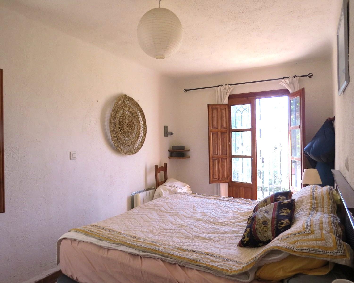 House for Sale in Válor