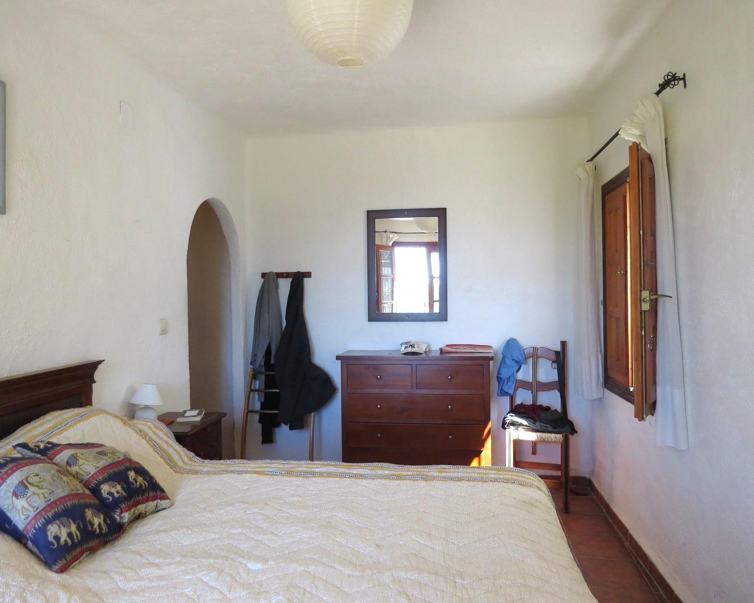 House for Sale in Válor