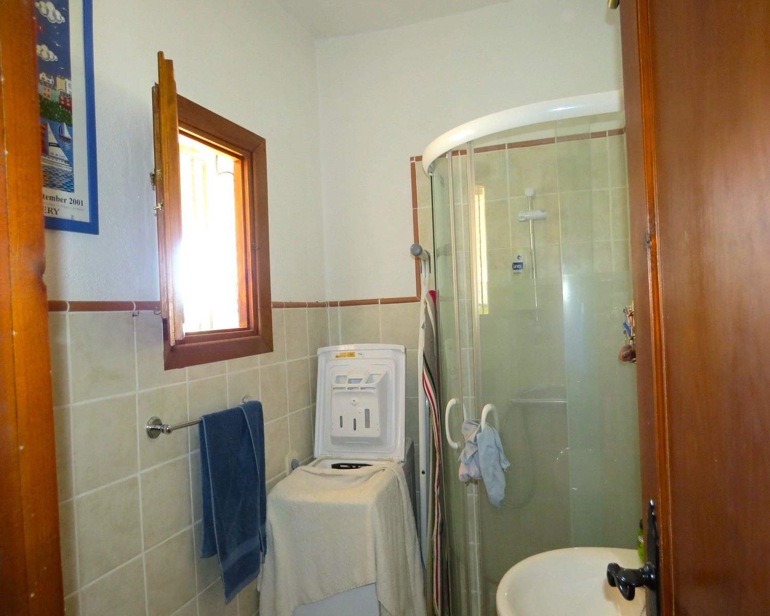 House for Sale in Válor