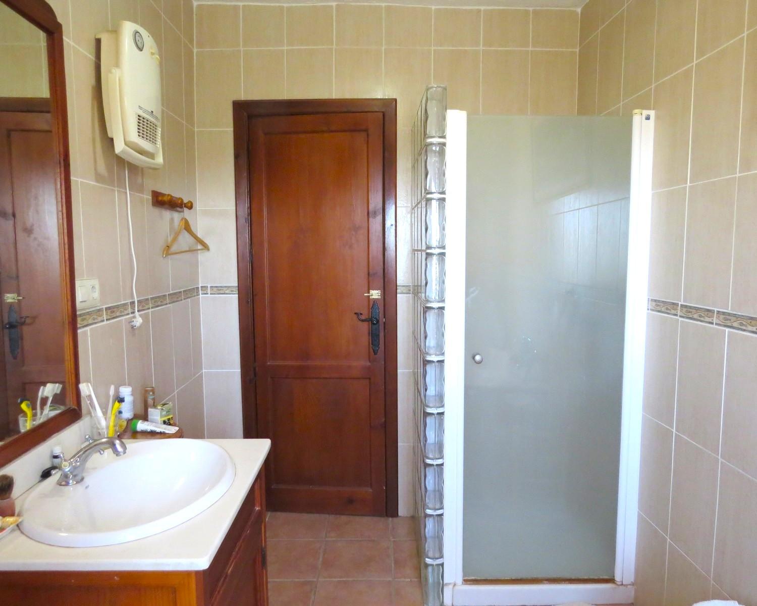 House for Sale in Válor