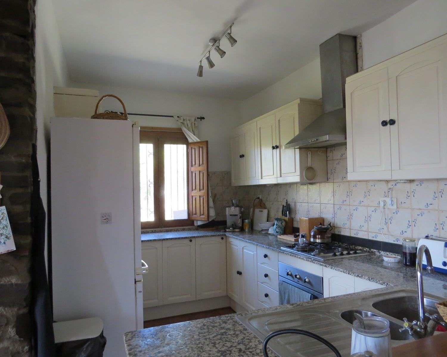 House for Sale in Válor
