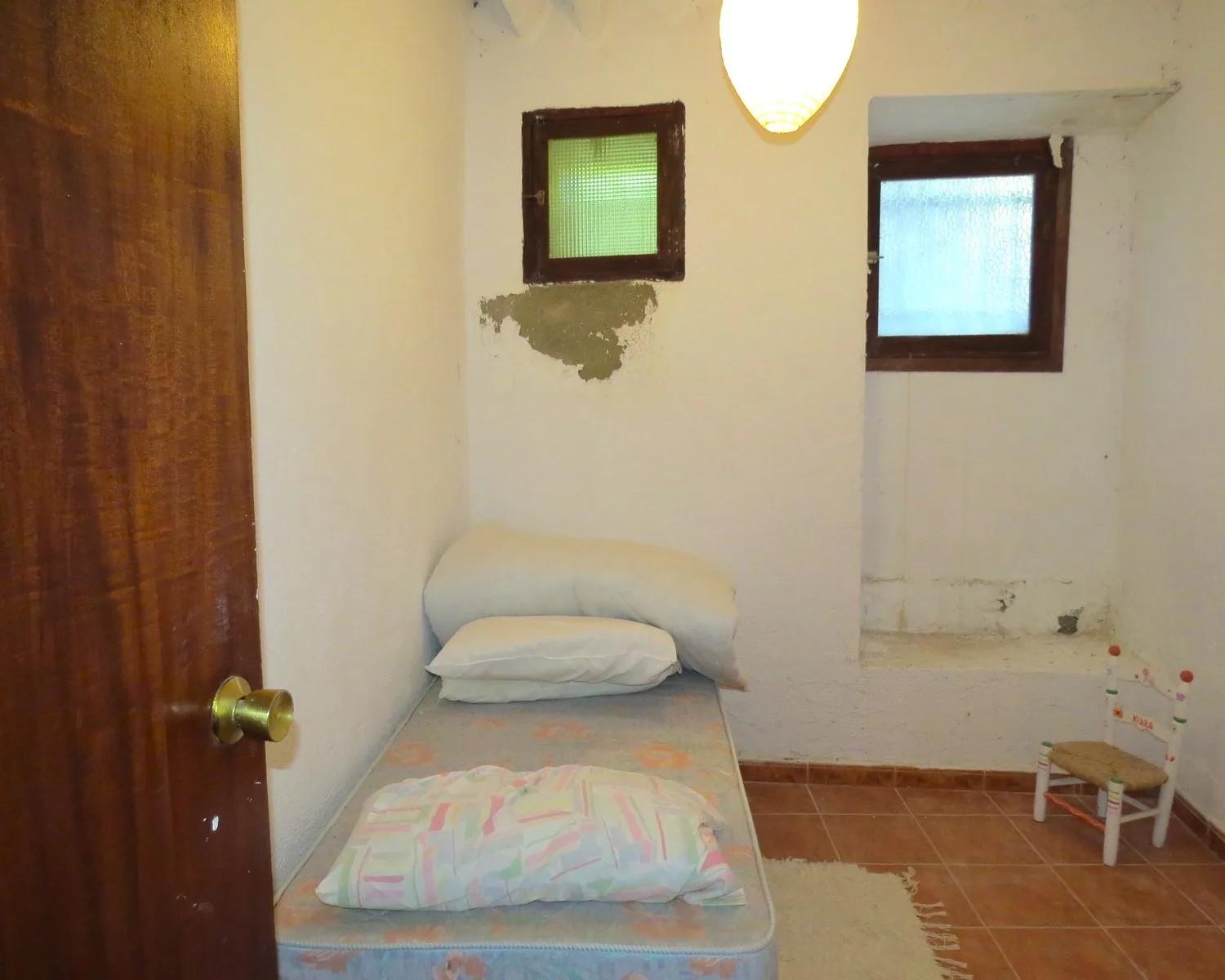 House for Sale in Cádiar