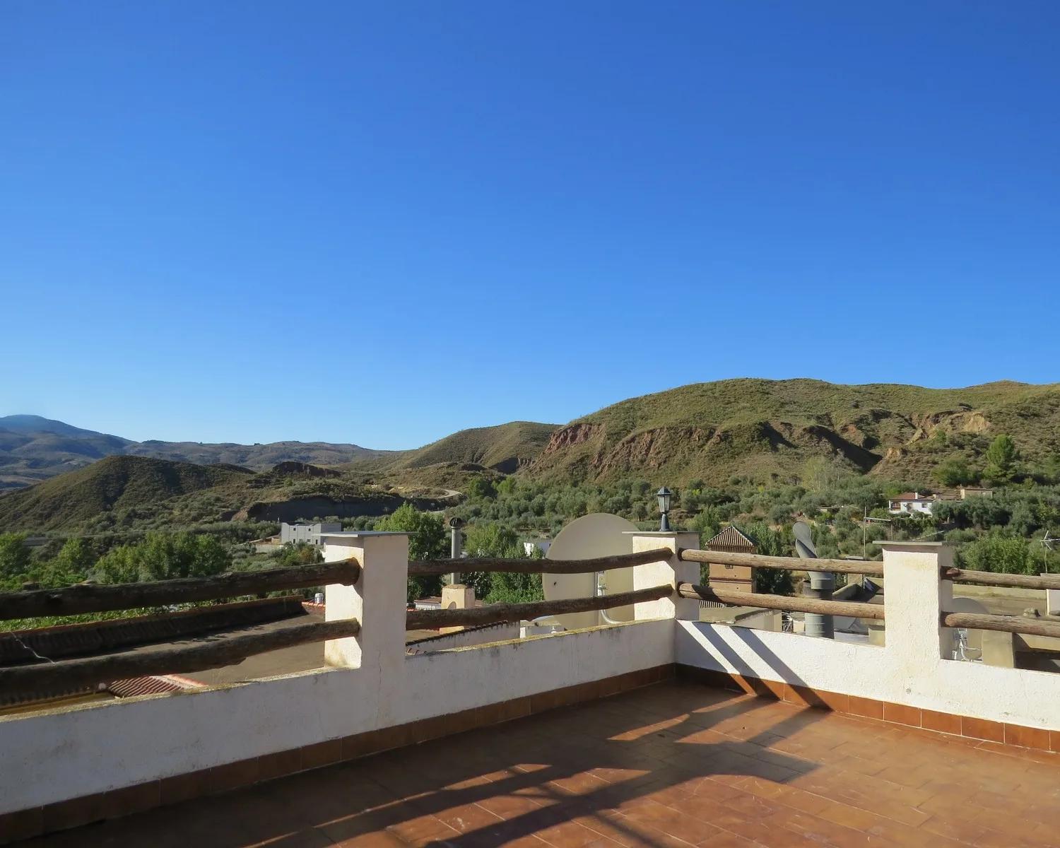 House for Sale in Cádiar