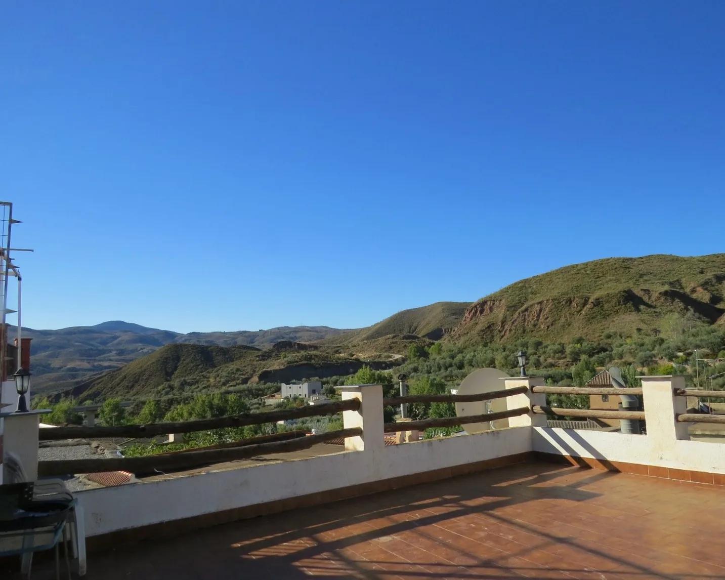 House for Sale in Cádiar