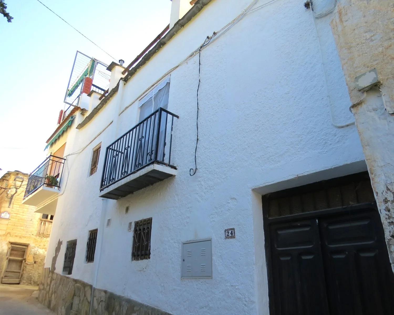House for Sale in Cádiar