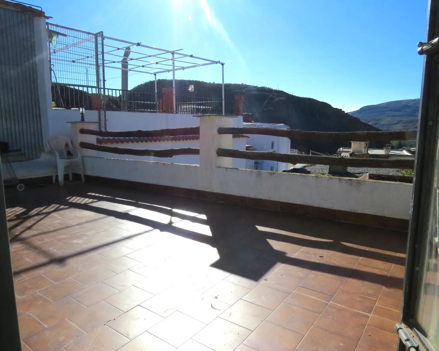 House for Sale in Cádiar