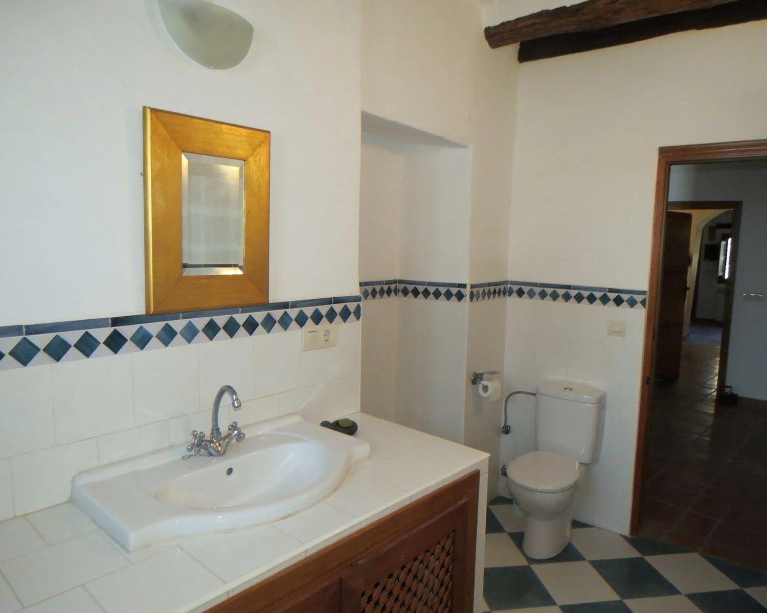 House for Sale in Cástaras