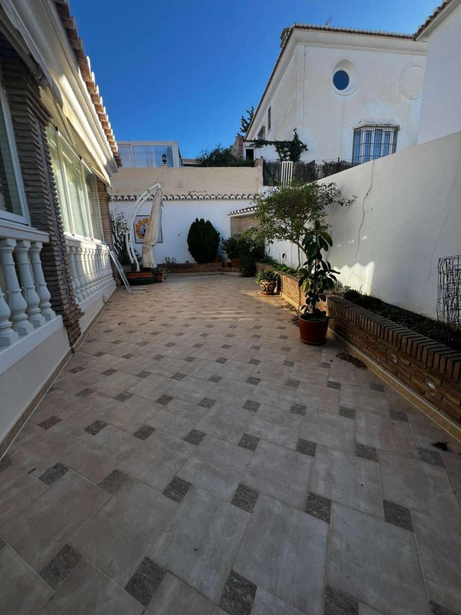 Chalet for Sale in Caleta de Vélez