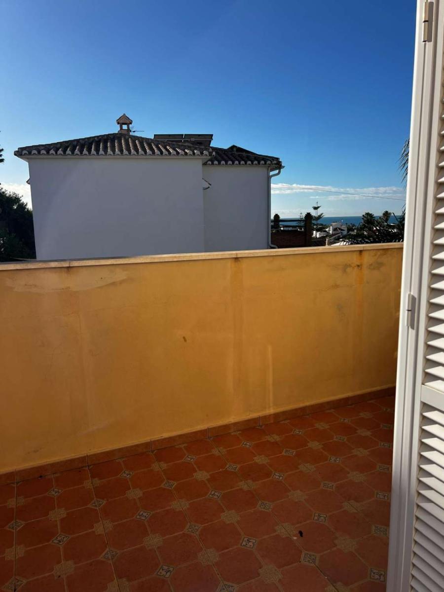 Chalet for Sale in Caleta de Vélez