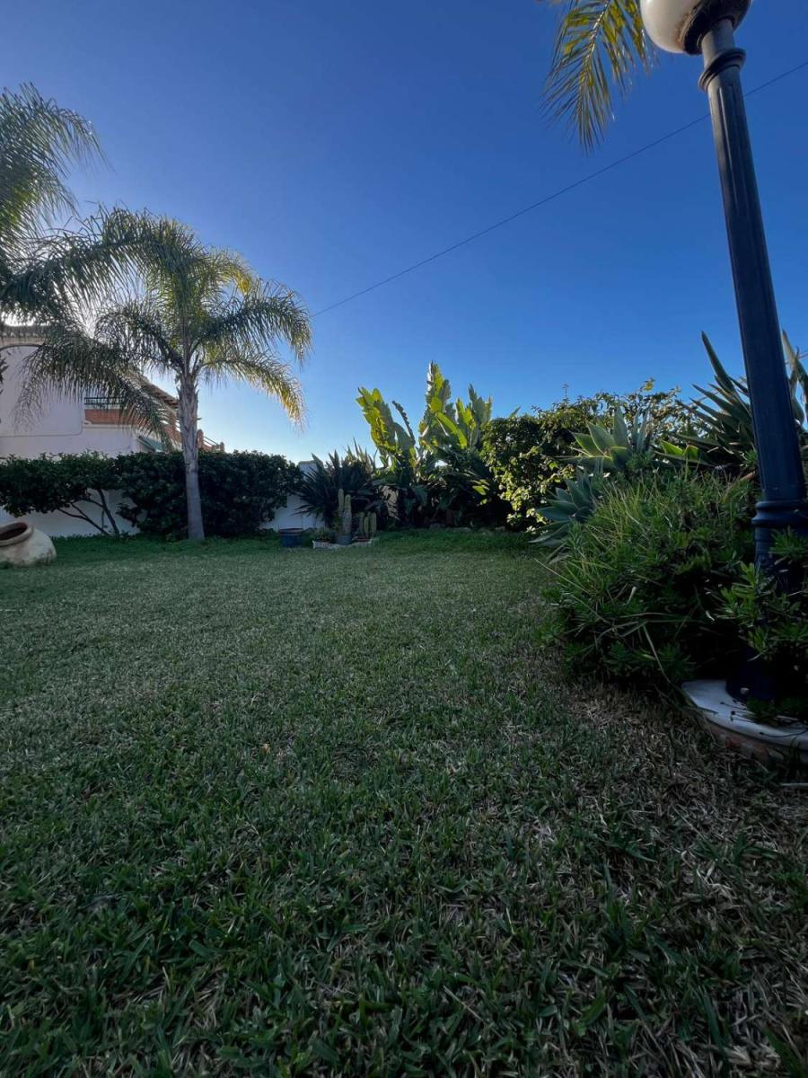 Chalet for Sale in Caleta de Vélez