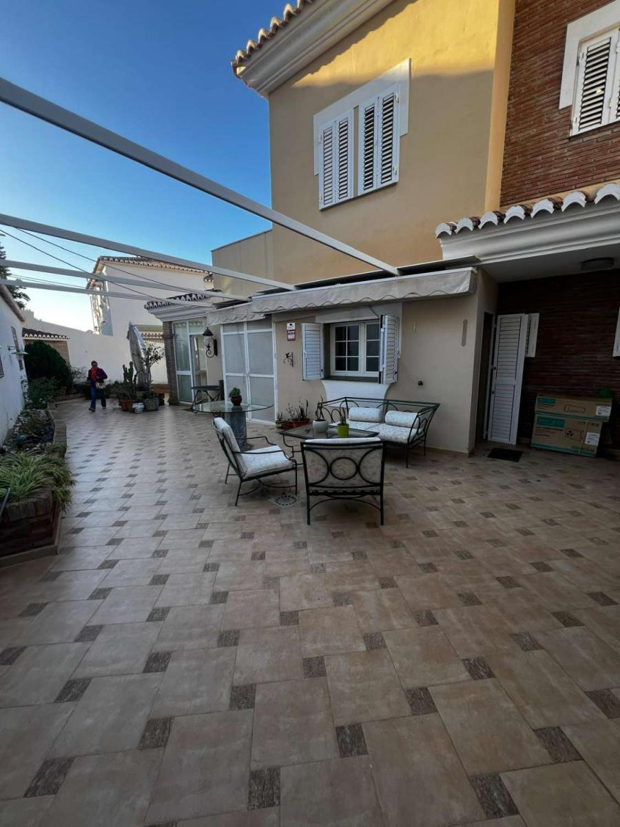 Chalet for Sale in Caleta de Vélez