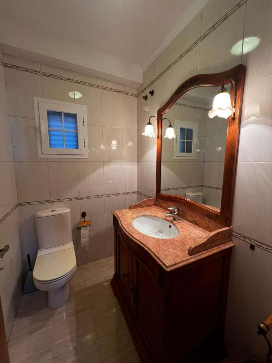 Chalet for Sale in Caleta de Vélez