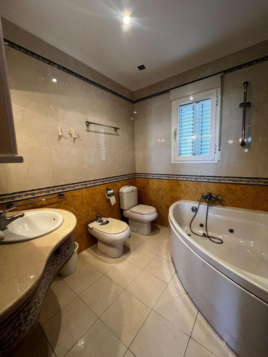 Chalet for Sale in Caleta de Vélez