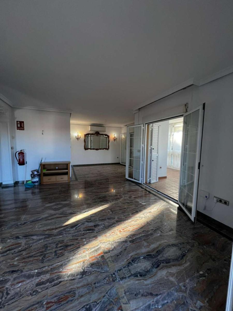 Chalet for Sale in Caleta de Vélez