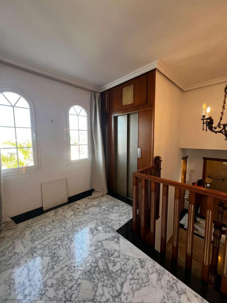 Chalet for Sale in Caleta de Vélez