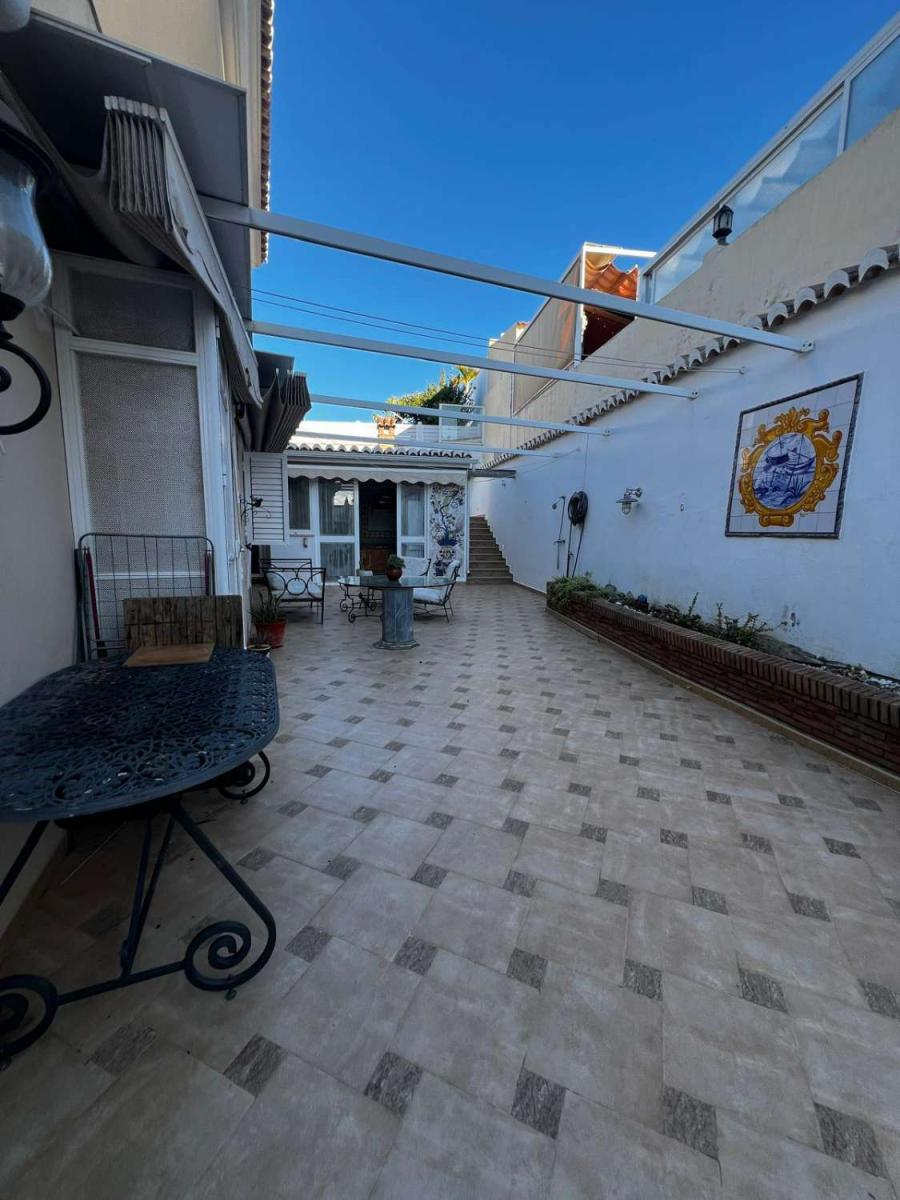 Chalet for Sale in Caleta de Vélez
