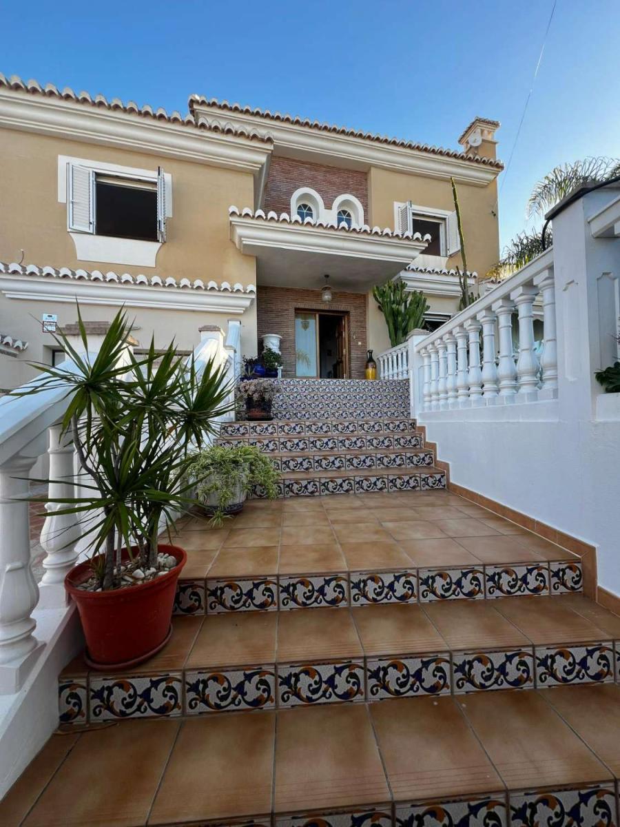 Chalet for Sale in Caleta de Vélez