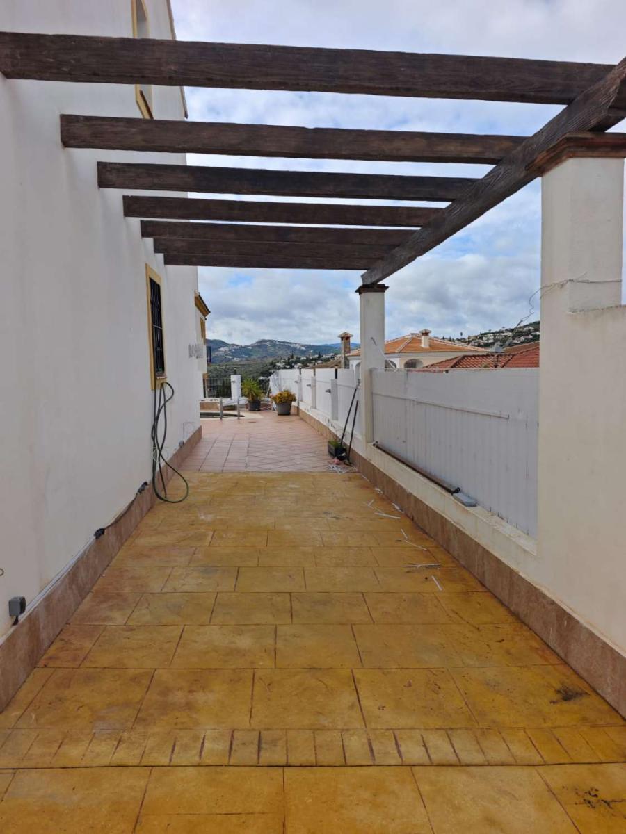 Semi-detached House for Sale in Alcaucín