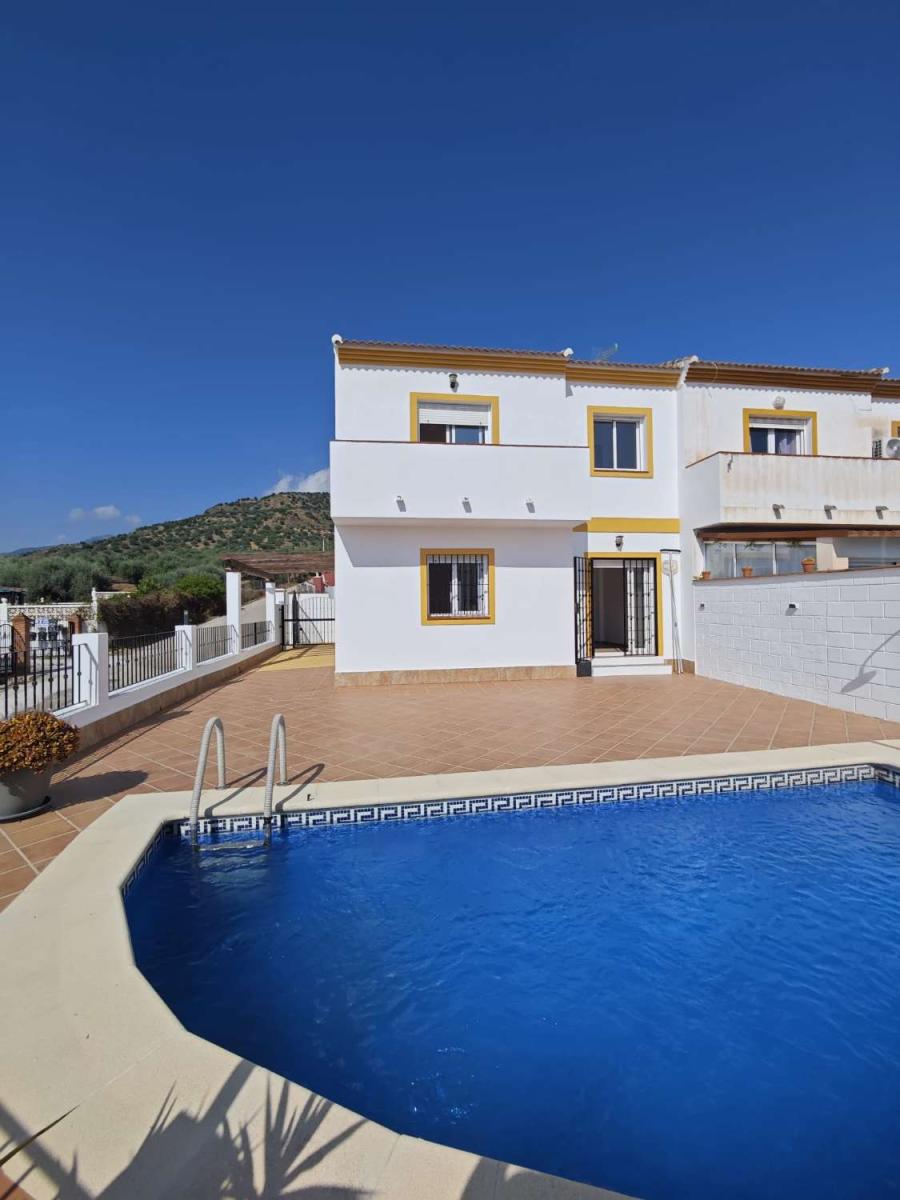 Semi-detached House for Sale in Alcaucín