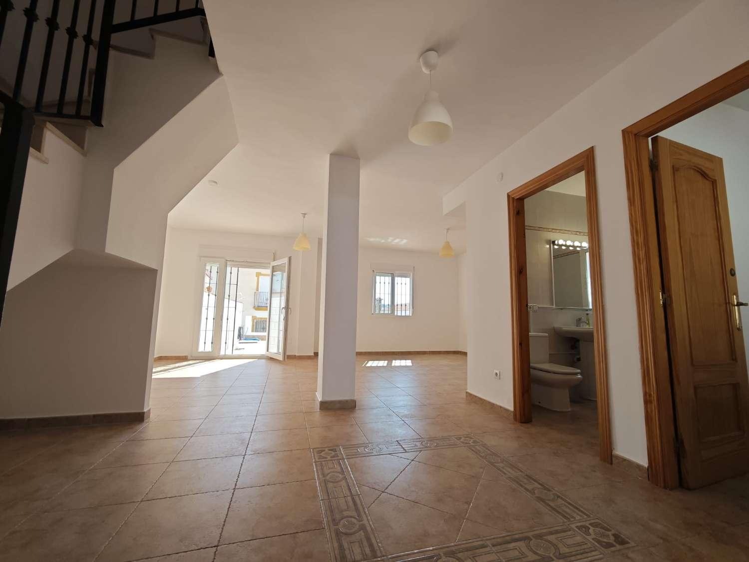 Semi-detached House for Sale in Alcaucín