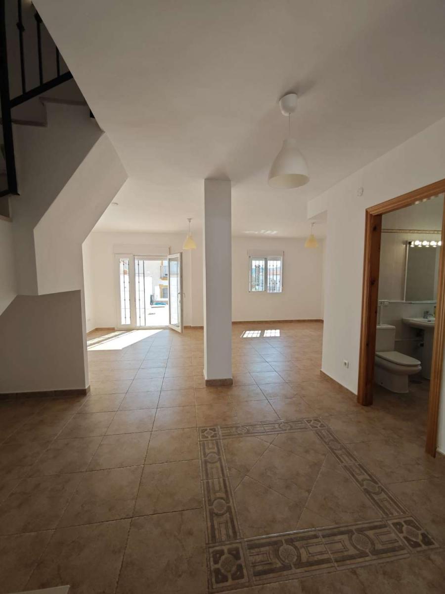 Semi-detached House for Sale in Alcaucín