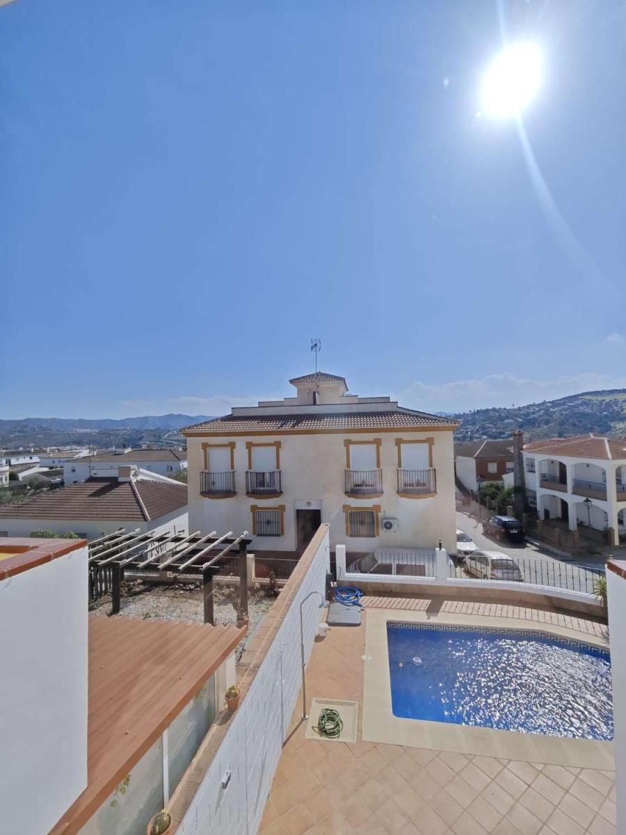 Semi-detached House for Sale in Alcaucín
