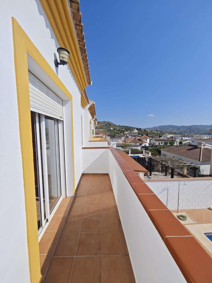 Semi-detached House for Sale in Alcaucín